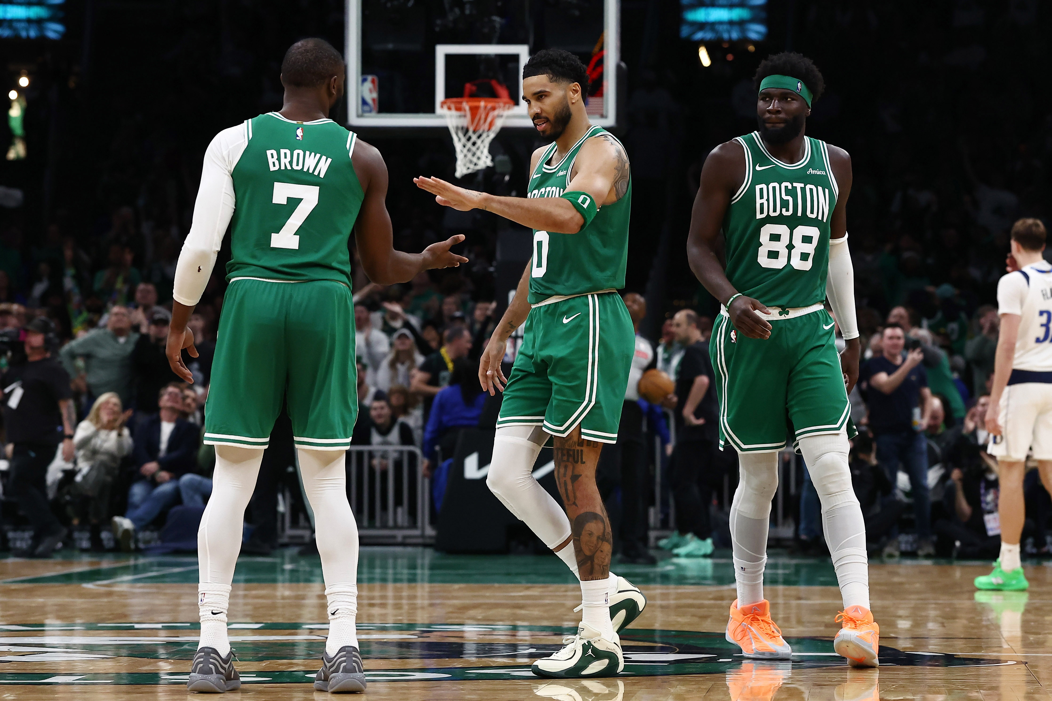 必一运动-NBA彩经:二番战火箭复仇湖人 绿军主场小胜勇士 快船擒下鹈鹕